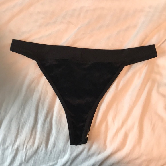 Missguided black velvet bikini - Picture 2 of 2